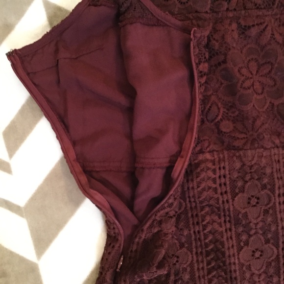 Cranberry Lace Bodycon Dress - Picture 5 of 8